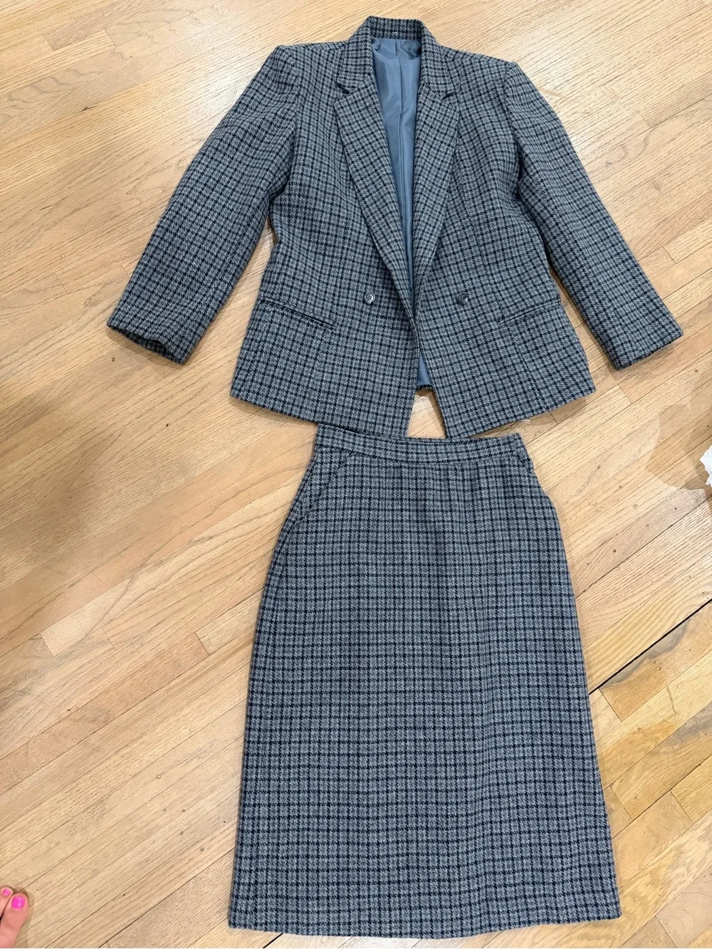 Vintage wool blazer and skirt set size 2